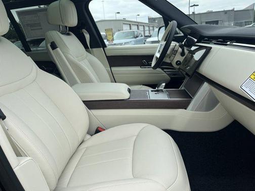 2025 Land Rover Range Rover P400 SE