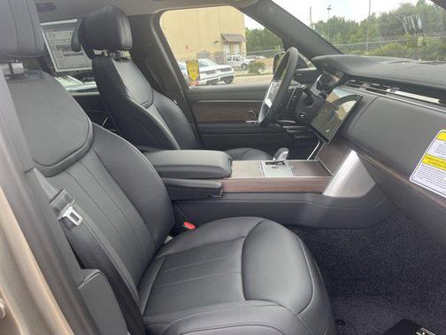 2025 Land Rover Range Rover P400 SE