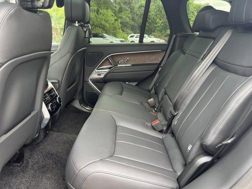 2025 Land Rover Range Rover P400 SE