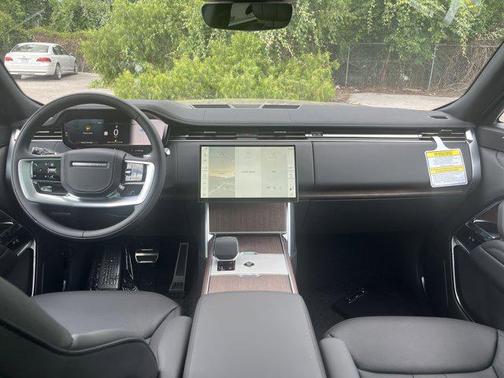 2025 Land Rover Range Rover P400 SE