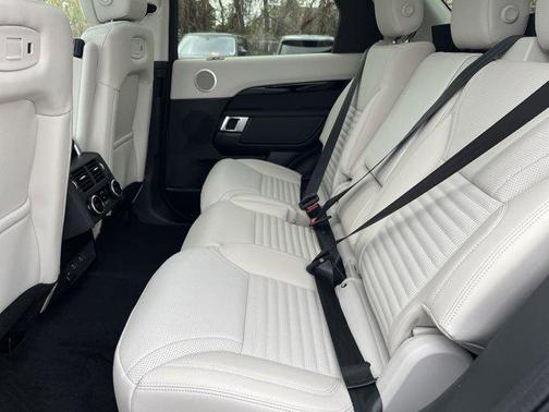 2025 Land Rover Discovery P300 S