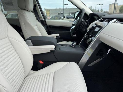 2025 Land Rover Discovery P300 S