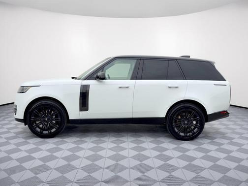Fuji White 2027 Land Rover Range Rover SE