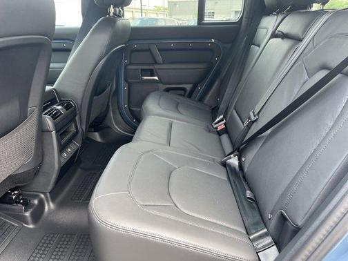 2025 Land Rover Defender 110 P300