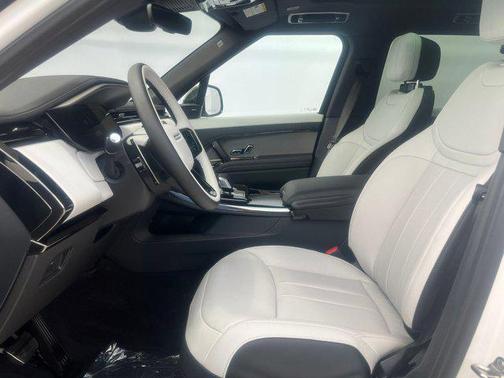 2025 Land Rover Range Rover Sport SE
