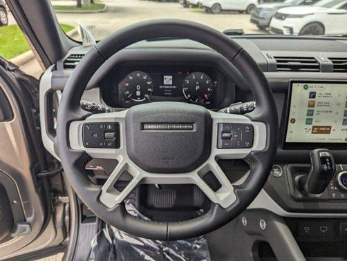 2024 Land Rover Defender 110 P500 SE