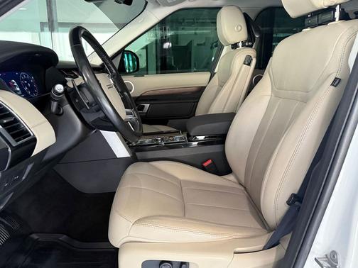 Gray 2018 Land Rover Discovery HSE