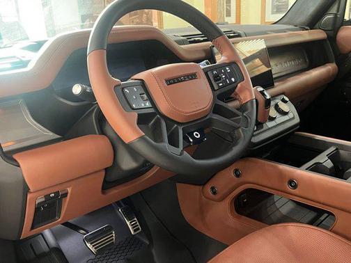 2025 Land Rover Defender P635 OCTA