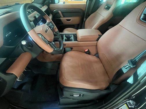 2025 Land Rover Defender P635 OCTA