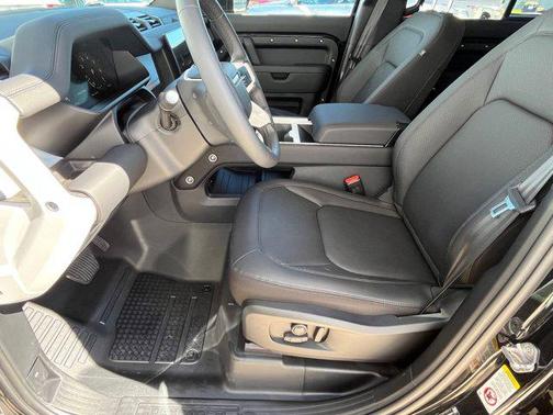 2025 Land Rover Defender 110 P300