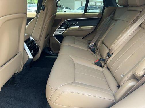 2025 Land Rover Range Rover P550e SE