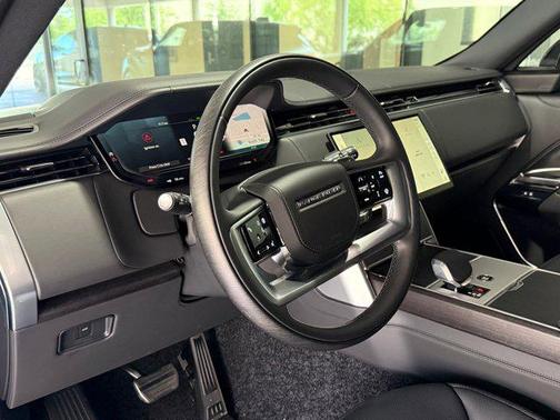 Obsidian Black SV Bespoke Ultra Metallic Satin 2026 Land Rover Range Rover P530 SE