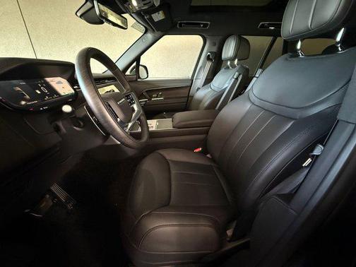 Obsidian Black SV Bespoke Ultra Metallic Satin 2026 Land Rover Range Rover P530 SE