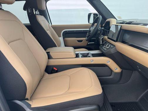 2025 Land Rover Defender V8