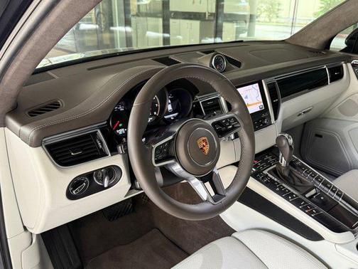 Agate Grey Metallic 2018 Porsche Macan Macan Turbo