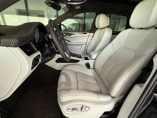 Agate Grey Metallic 2018 Porsche Macan Macan Turbo
