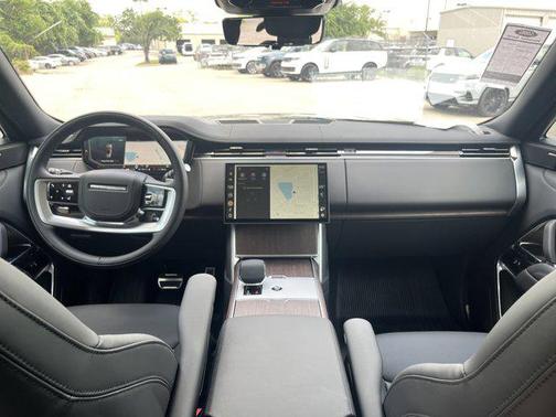 2025 Land Rover Range Rover P530 SE 7 Seat