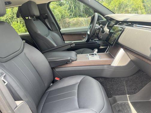 2025 Land Rover Range Rover P530 SE 7 Seat