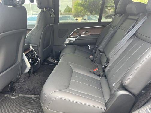 2025 Land Rover Range Rover P530 SE 7 Seat