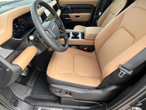 2026 Land Rover Defender 110 V8