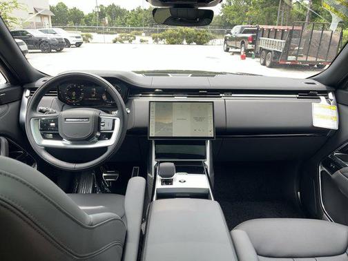 2025 Land Rover Range Rover P400 SE