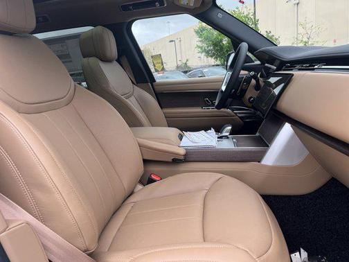 2025 Land Rover Range Rover P530 SE