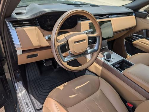 Green 2024 Land Rover Range Rover P400 SE