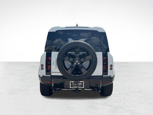 2024 Land Rover Defender 110 P500 SE