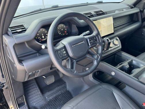 2025 Land Rover Defender 130 P400 Outbound