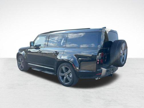 2025 Land Rover Defender 130 P400 Outbound