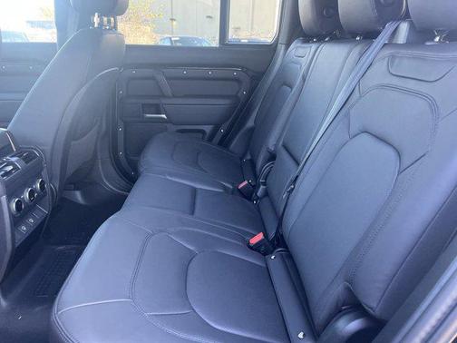 2025 Land Rover Defender 130 P400 Outbound