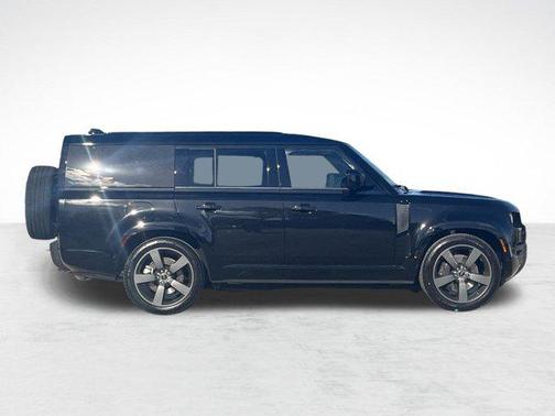 2025 Land Rover Defender 130 P400 Outbound