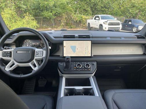 2025 Land Rover Defender 110 P300