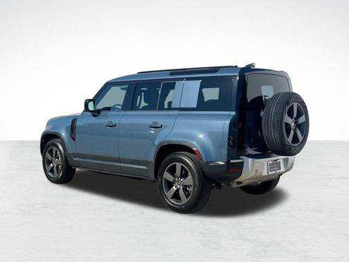 2025 Land Rover Defender 110 P300