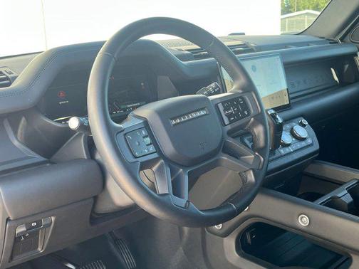 2025 Land Rover Defender 110 P300