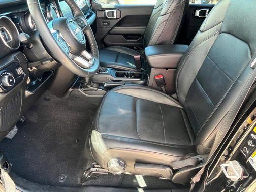 2023 Jeep Wrangler 4-Door Sahara Altitude 4x4