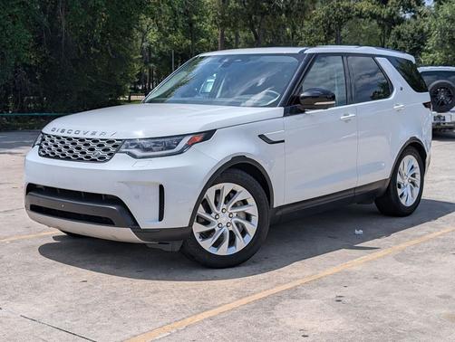 Fuji White 2024 Land Rover Discovery P300 S