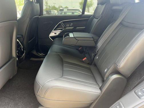 2025 Land Rover Range Rover P530 SE 7 Seat