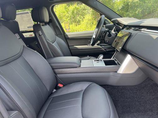 2025 Land Rover Range Rover P530 SE 7 Seat