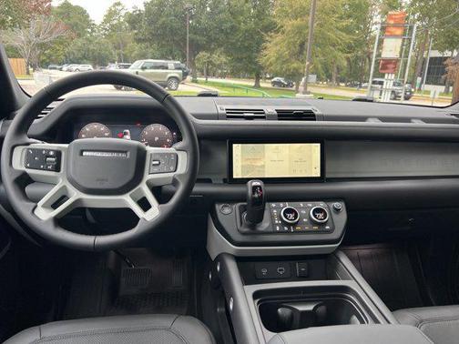 2024 Land Rover Defender 110 P400 S