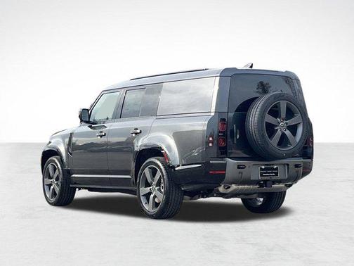 2025 Land Rover Defender 130 P400 Outbound