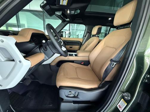 Woolstone Green Metallic 2026 Land Rover Defender P400 X-Dynamic SE