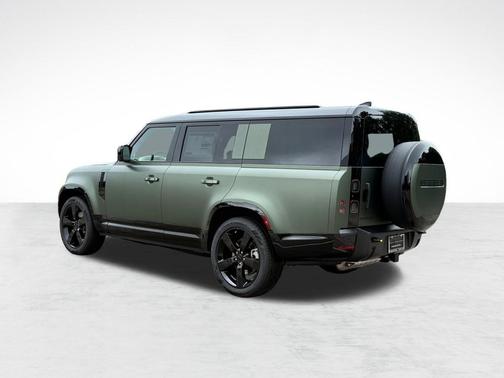 Woolstone Green Metallic 2026 Land Rover Defender P400 X-Dynamic SE