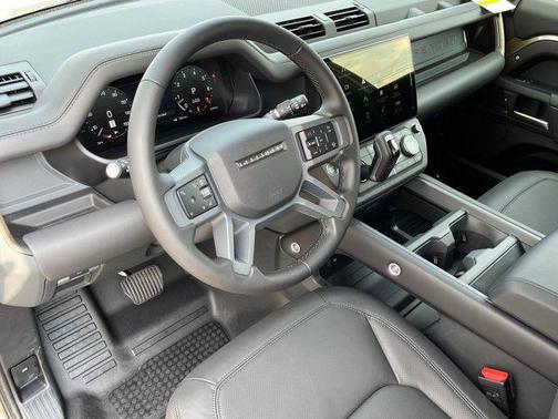 2026 Land Rover Defender P400 X-Dynamic SE