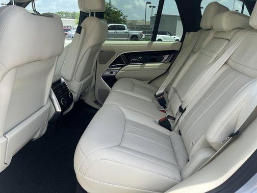 2025 Land Rover Range Rover P550e SE