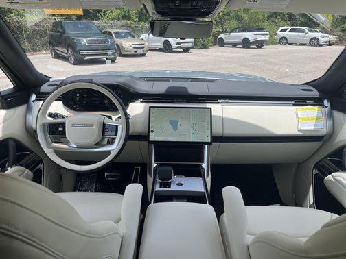 2025 Land Rover Range Rover P550e SE