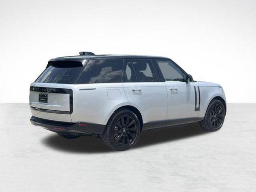 2025 Land Rover Range Rover P550e SE