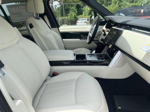 2025 Land Rover Range Rover P550e SE
