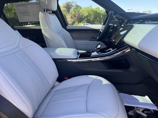 2025 Land Rover Range Rover Sport SE