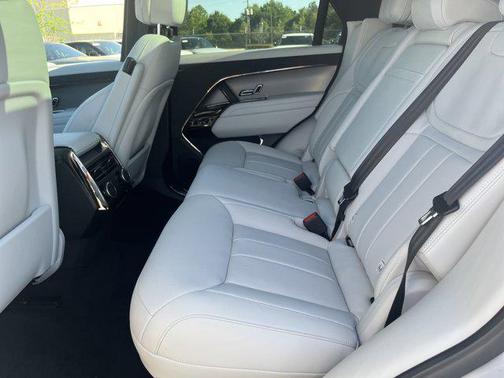 2025 Land Rover Range Rover Sport SE